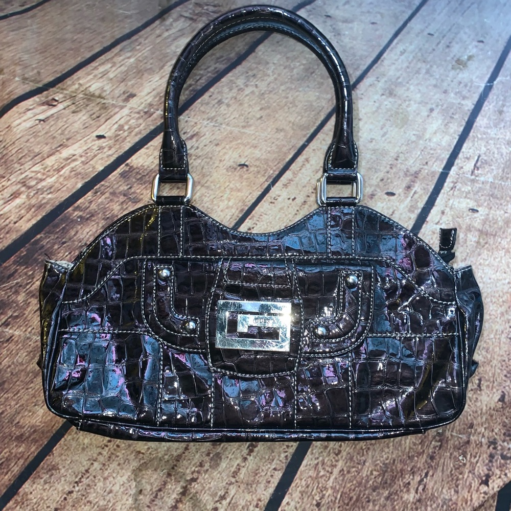 Women’s Guess Leather Purse NEW! Medium size